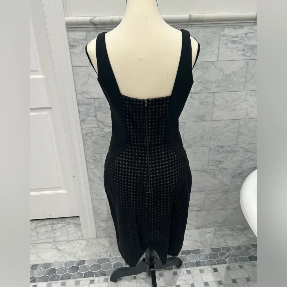 SZ 4 Maggy London LBD - Picture 3 of 4